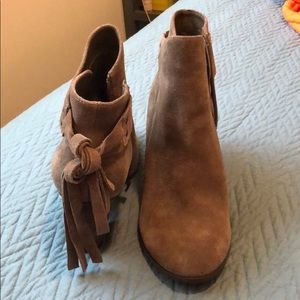 never worn heeled booties